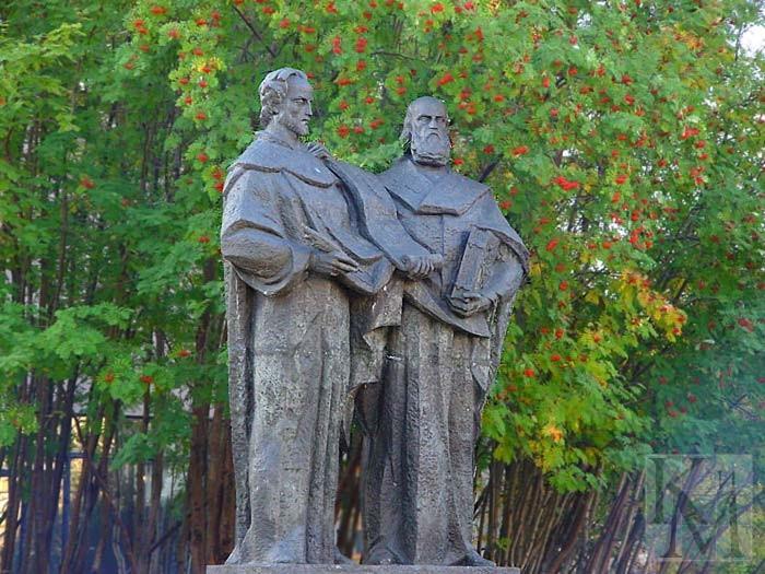 памятник Кириллу и Мефодию 